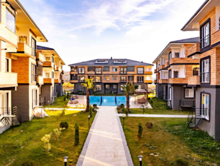 Kumbağ Havuzlu Ova Kent 1 Sitesinde İskanlı Satılık 2+1 Dubleks Daireler