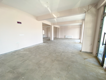 Kumbağ İşlek Ana Cadde Üzerinde 135 M2 Geniş Kiralık Dükkan