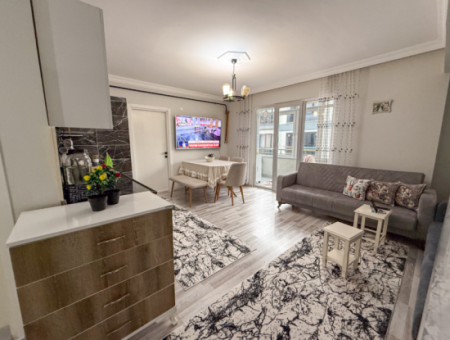 Kumbağ Pazar Sokağına Yakın İskanlı Satılık Geniş 2+1 Daire