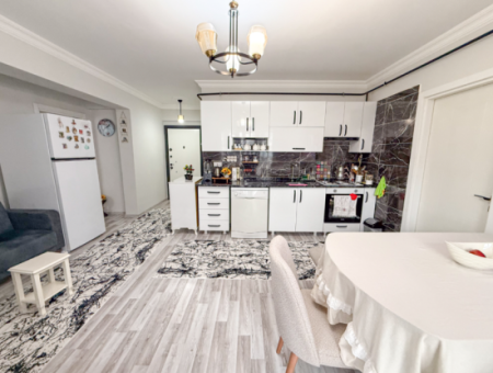 Kumbağ Pazar Sokağına Yakın İskanlı Satılık Geniş 2+1 Daire