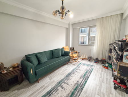 Kumbağ Pazar Sokağına Yakın İskanlı Satılık Geniş 2+1 Daire