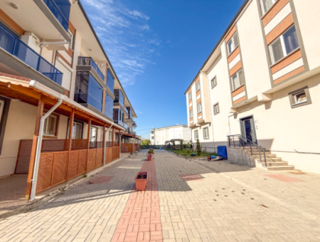 Kumbağ'da Ana Caddeye Sıfır Site İçinde Kiralık 1+1 Daire