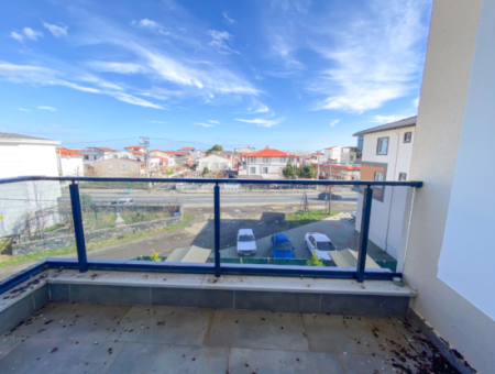 Kumbağ'da Ana Caddeye Sıfır Site İçinde Kiralık 1+1 Daire