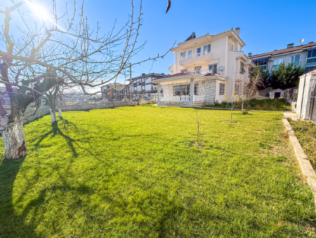 Kumbağ'da 740 M2 Arsa İçerisinde Satılık Tripleks 7+1 Villa