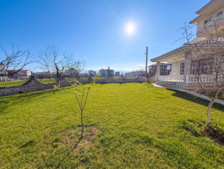 Kumbağ'da 740 M2 Arsa İçerisinde Satılık Tripleks 7+1 Villa