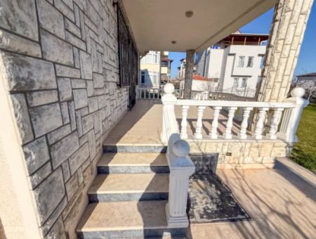 Kumbağ'da 740 M2 Arsa İçerisinde Satılık Tripleks 7+1 Villa