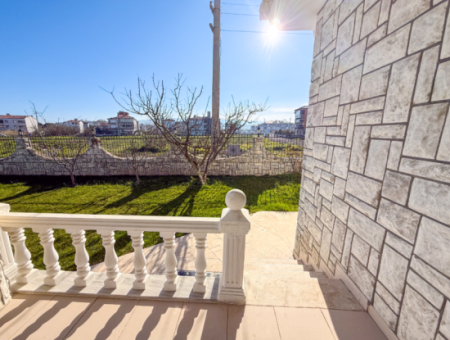 Kumbağ'da 740 M2 Arsa İçerisinde Satılık Tripleks 7+1 Villa