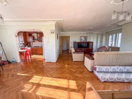 Kumbağ'da 740 M2 Arsa İçerisinde Satılık Tripleks 7+1 Villa