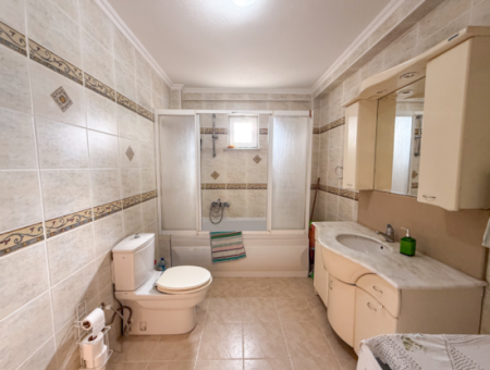 Kumbağ'da 740 M2 Arsa İçerisinde Satılık Tripleks 7+1 Villa