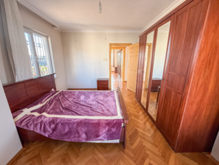 Kumbağ'da 740 M2 Arsa İçerisinde Satılık Tripleks 7+1 Villa