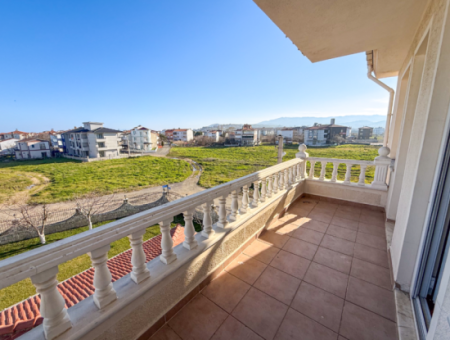 Kumbağ'da 740 M2 Arsa İçerisinde Satılık Tripleks 7+1 Villa