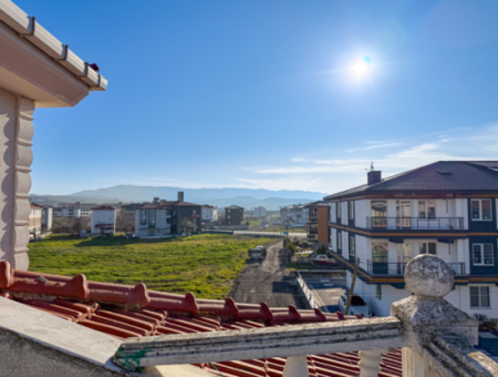 Kumbağ'da 740 M2 Arsa İçerisinde Satılık Tripleks 7+1 Villa