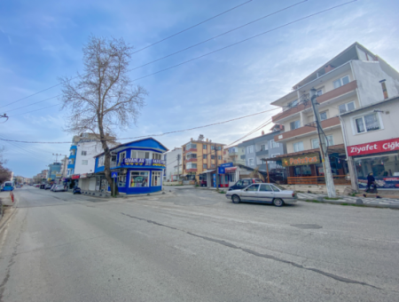 Kumbağ'da Merkezi Konumda İskanlı Geniş Balkonlu 1+1 Satılık Daire