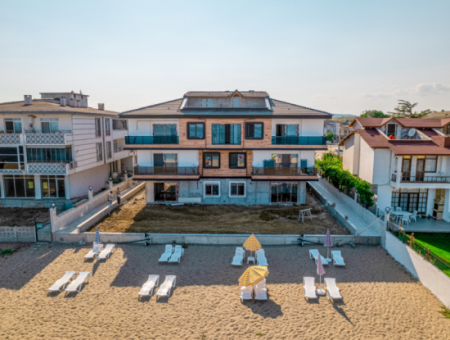 Kumbağ'da Denize Sıfır Sitede Geniş Ve Eşyalı Satılık 2+1 Daire