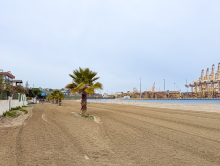 Kumbağ'da Denize Sıfır Sitede Geniş Ve Eşyalı Satılık 2+1 Daire