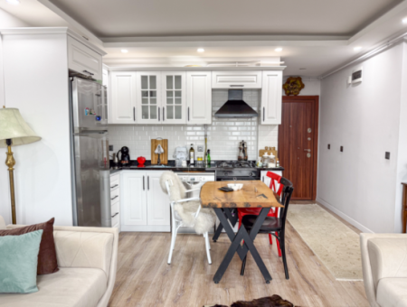 Kumbağ'da Denize Sıfır Sitede Geniş Ve Eşyalı Satılık 2+1 Daire
