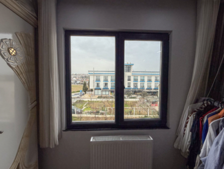 Kumbağ'da Denize Sıfır Sitede Geniş Ve Eşyalı Satılık 2+1 Daire