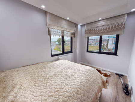 Kumbağ'da Denize Sıfır Sitede Geniş Ve Eşyalı Satılık 2+1 Daire