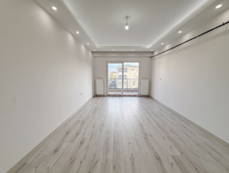 Havuzlu Site İçerisinde Ayrı Mutfaklı Kiralık 2+1 Lüks Daire