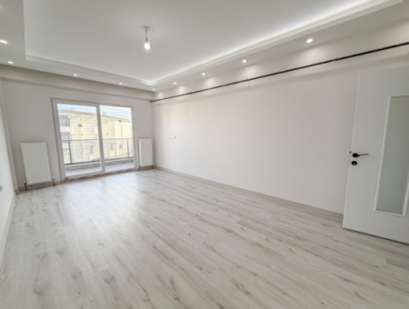 Havuzlu Site İçerisinde Ayrı Mutfaklı Kiralık 2+1 Lüks Daire