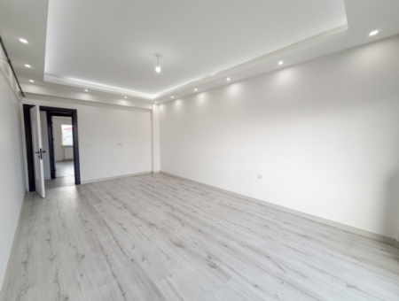 Havuzlu Site İçerisinde Ayrı Mutfaklı Kiralık 2+1 Lüks Daire