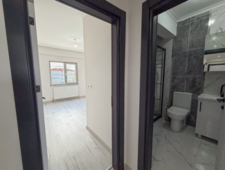 Havuzlu Site İçerisinde Ayrı Mutfaklı Kiralık 2+1 Lüks Daire