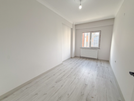 Havuzlu Site İçerisinde Ayrı Mutfaklı Kiralık 2+1 Lüks Daire