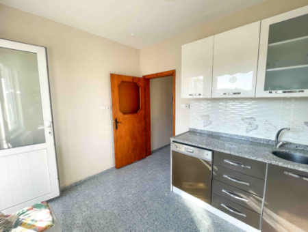 Kumbağ Caddenin Deniz Tarafında Geniş 2+1 Eşyalı Kiralık Daire