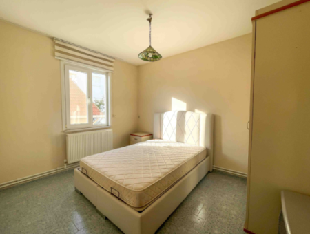 Kumbağ Caddenin Deniz Tarafında Geniş 2+1 Eşyalı Kiralık Daire