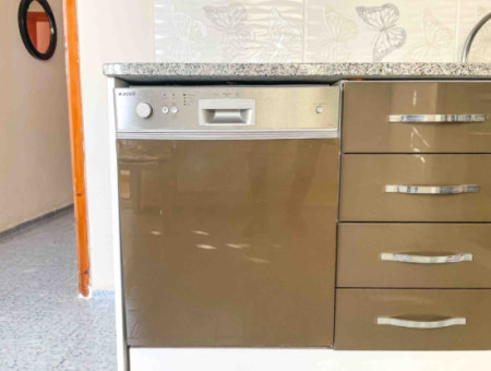 Kumbağ Caddenin Deniz Tarafında Geniş 2+1 Eşyalı Kiralık Daire