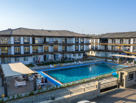 Kumbağ Havuzlu Sitede Denize Yakın Satılık Lüks 2+1 Daireler