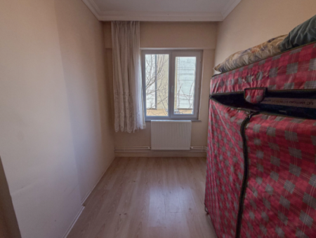 Kumbağ Pazar Sokağında İskanlı Binada Satılık Geniş 2+1 Daire