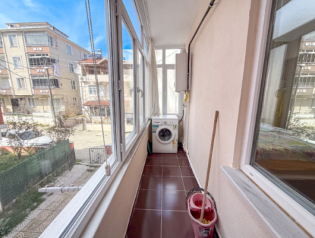 Kumbağ Pazar Sokağında İskanlı Binada Satılık Geniş 2+1 Daire