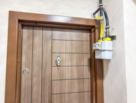 Kumbağ Pazar Sokağında İskanlı Binada Satılık Geniş 2+1 Daire