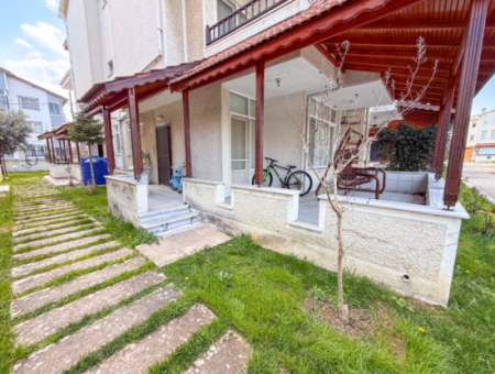 Kumbağ Denize 50 Mt Havuzlu Site İçinde Satılık Tripleks Villa