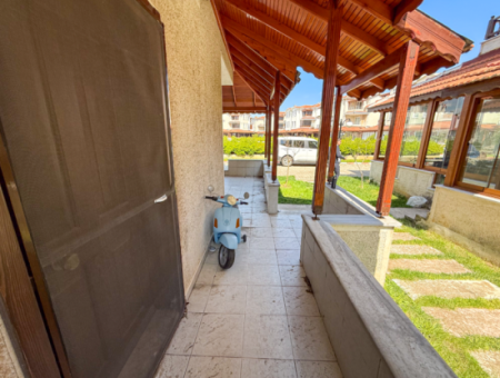 Kumbağ Denize 50 Mt Havuzlu Site İçinde Satılık Tripleks Villa