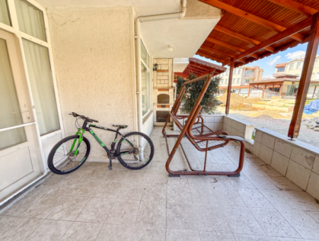 Kumbağ Denize 50 Mt Havuzlu Site İçinde Satılık Tripleks Villa