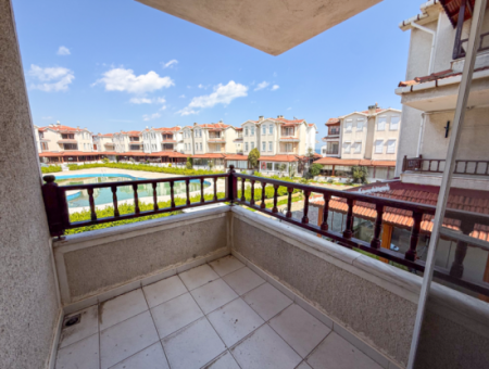 Kumbağ Denize 50 Mt Havuzlu Site İçinde Satılık Tripleks Villa