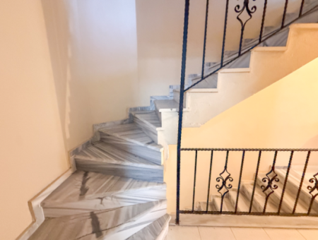 Kumbağ Denize 50 Mt Havuzlu Site İçinde Satılık Tripleks Villa