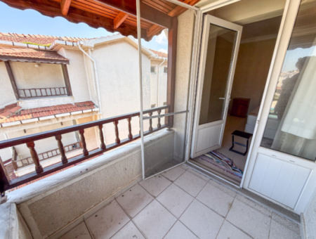 Kumbağ Denize 50 Mt Havuzlu Site İçinde Satılık Tripleks Villa