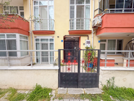 Kumbağ'da Merkezi Konumda Denize Çok Yakın Satılık 2+1 Daire