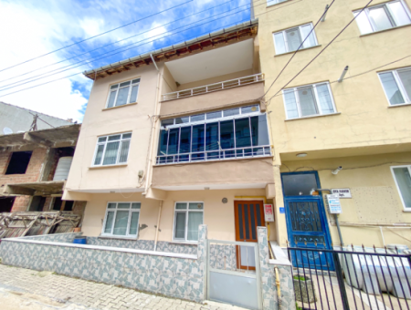 Kumbağ Pazar Sokağında Ayrı Mutfaklı Geniş 2+1 Kiralık Daire