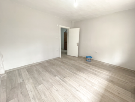 Kumbağ Pazar Sokağında Ayrı Mutfaklı Geniş 2+1 Kiralık Daire