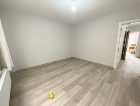 Kumbağ Pazar Sokağında Ayrı Mutfaklı Geniş 2+1 Kiralık Daire