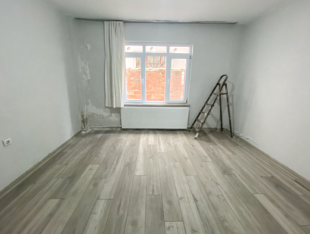 Kumbağ Pazar Sokağında Ayrı Mutfaklı Geniş 2+1 Kiralık Daire