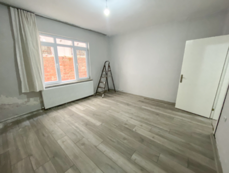 Kumbağ Pazar Sokağında Ayrı Mutfaklı Geniş 2+1 Kiralık Daire