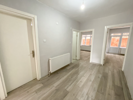 Kumbağ Pazar Sokağında Ayrı Mutfaklı Geniş 2+1 Kiralık Daire