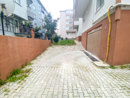 Altınova'da Merkezi Konumda Çok Geniş 2+1 Kiralık Daire