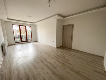 Altınova'da Merkezi Konumda Çok Geniş 2+1 Kiralık Daire