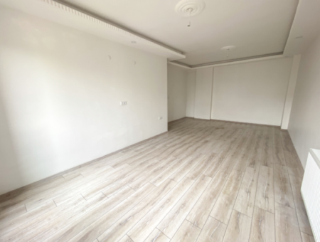 Altınova'da Merkezi Konumda Çok Geniş 2+1 Kiralık Daire
